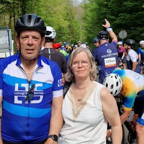 steven lobregt op de foto met zijn vrouw amber tijdens bike & hike voor parkinson